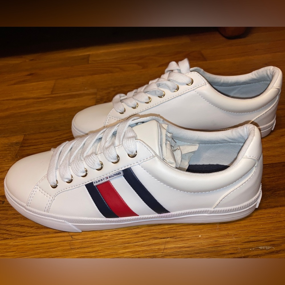 TOMMY HILFIGER Women's Lightz Lace-Up Fashion Sneakers 8.5M NEW